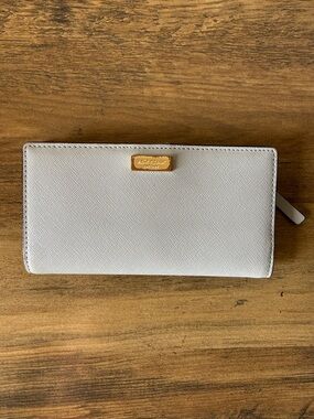 Kate Spade gray saffiano zip wallet with gold plaque